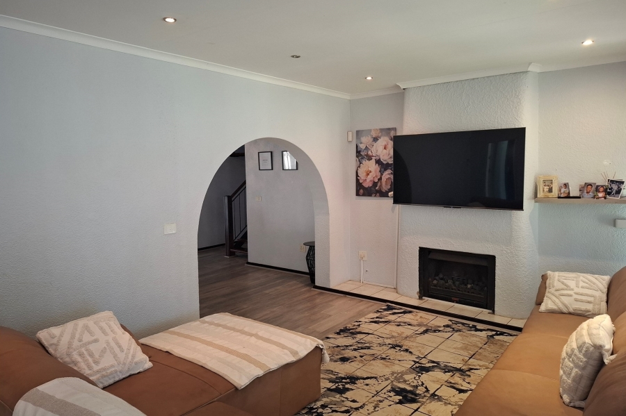 5 Bedroom Property for Sale in Weltevreden Park Gauteng