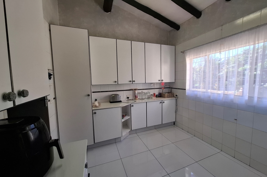5 Bedroom Property for Sale in Weltevreden Park Gauteng