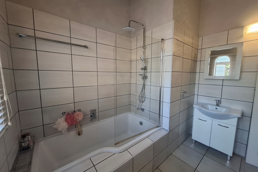 5 Bedroom Property for Sale in Weltevreden Park Gauteng