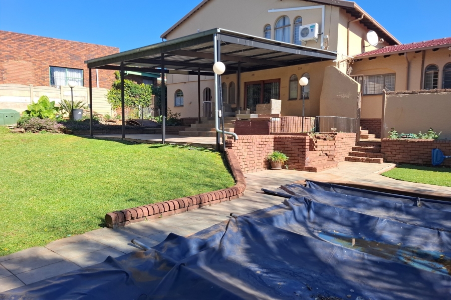 5 Bedroom Property for Sale in Weltevreden Park Gauteng