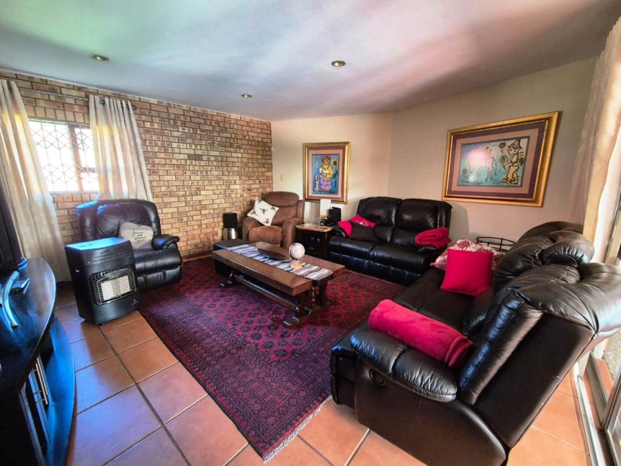 5 Bedroom Property for Sale in Eldoraigne Gauteng