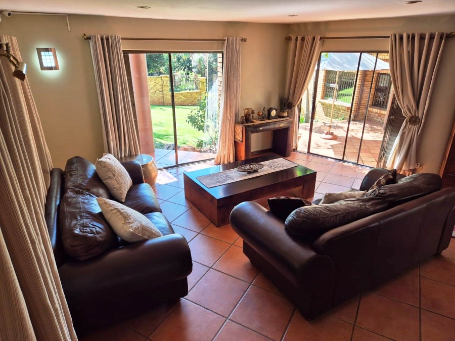 5 Bedroom Property for Sale in Eldoraigne Gauteng