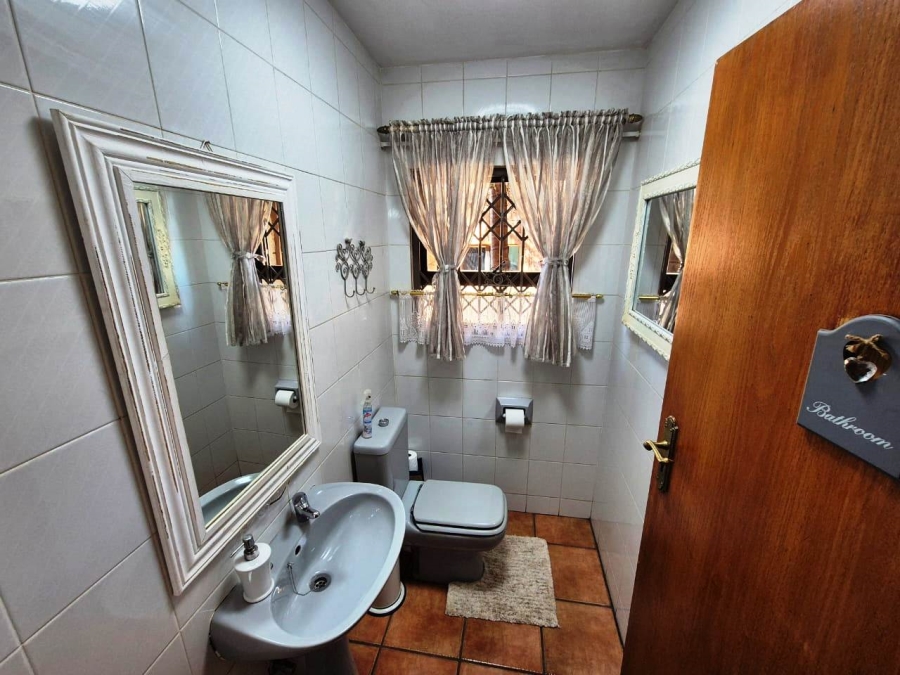 5 Bedroom Property for Sale in Eldoraigne Gauteng