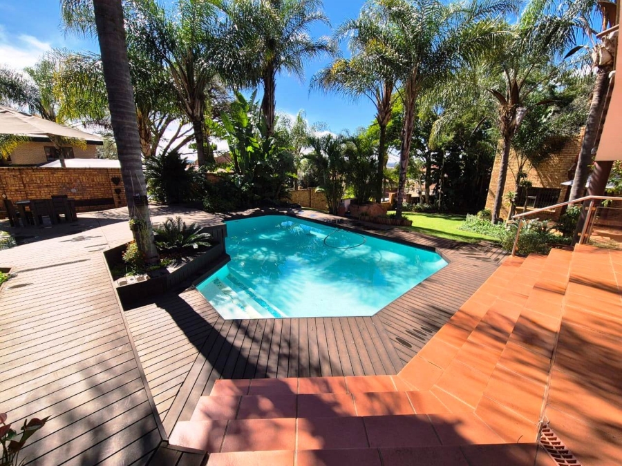 5 Bedroom Property for Sale in Eldoraigne Gauteng