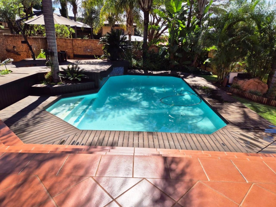 5 Bedroom Property for Sale in Eldoraigne Gauteng