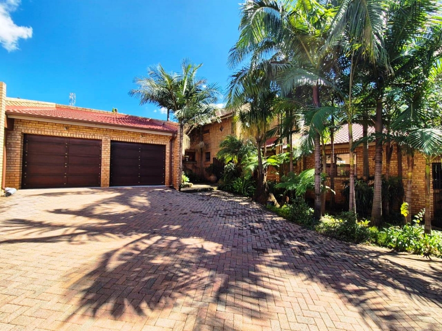 5 Bedroom Property for Sale in Eldoraigne Gauteng