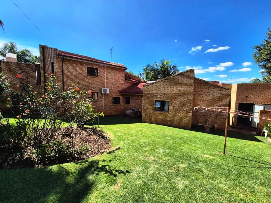 5 Bedroom Property for Sale in Eldoraigne Gauteng