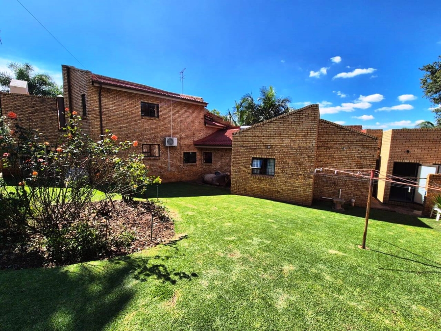 5 Bedroom Property for Sale in Eldoraigne Gauteng