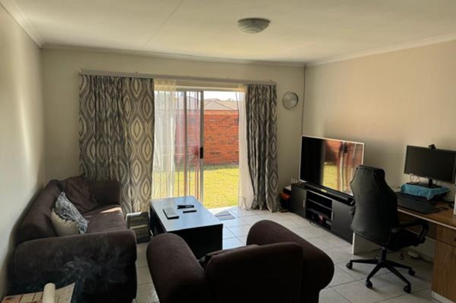 To Let 2 Bedroom Property for Rent in Noordwyk Gauteng