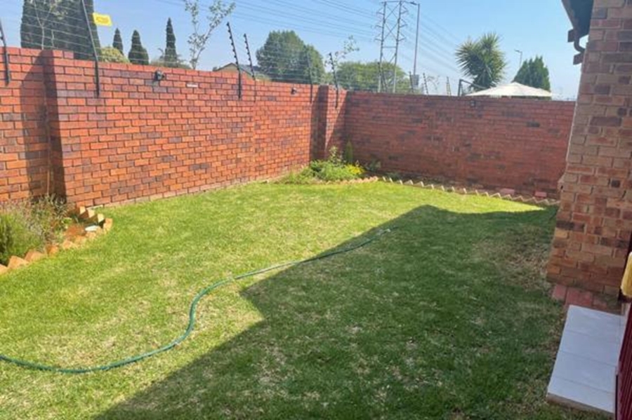 To Let 2 Bedroom Property for Rent in Noordwyk Gauteng