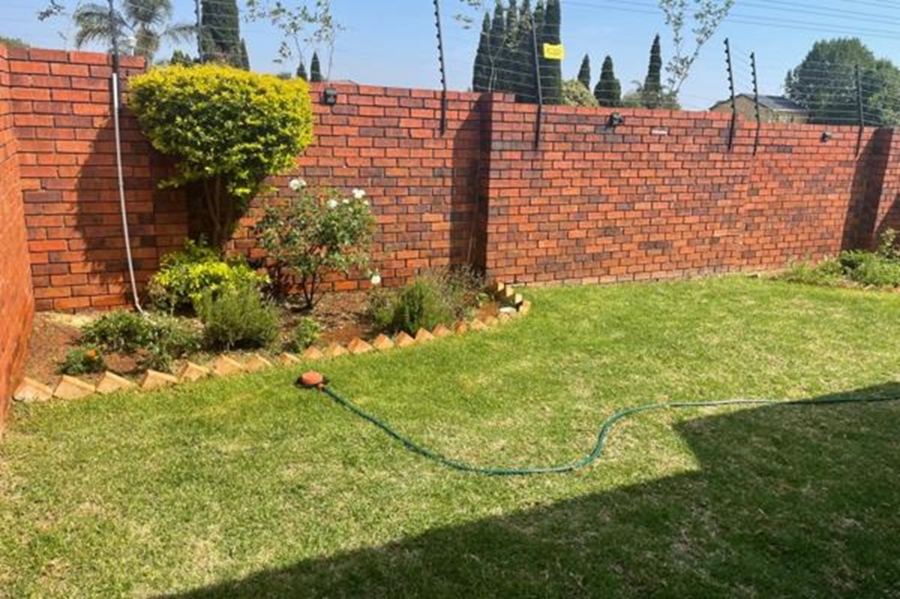 To Let 2 Bedroom Property for Rent in Noordwyk Gauteng