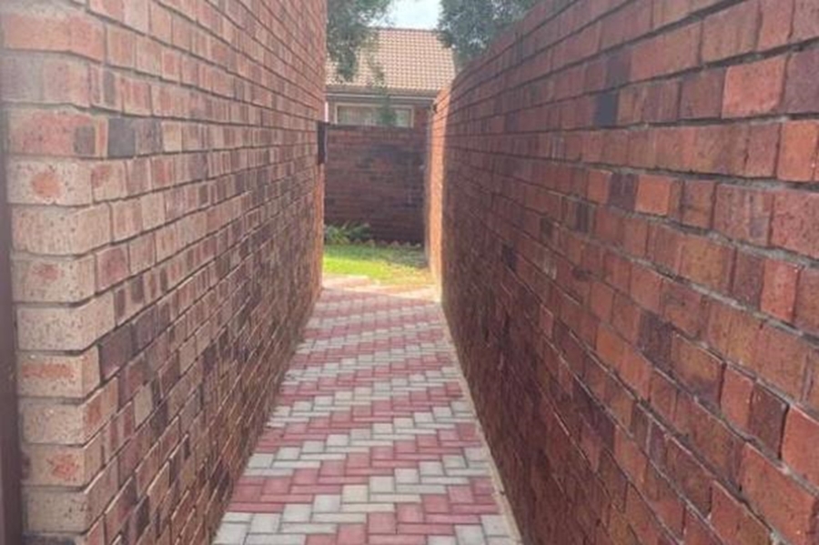 To Let 2 Bedroom Property for Rent in Noordwyk Gauteng
