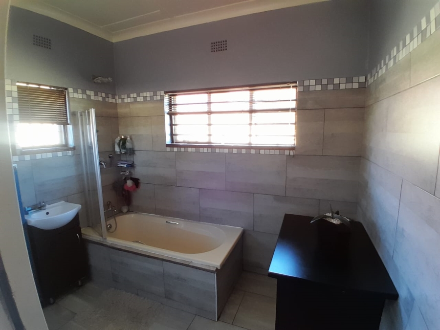 3 Bedroom Property for Sale in Carletonville Central Gauteng