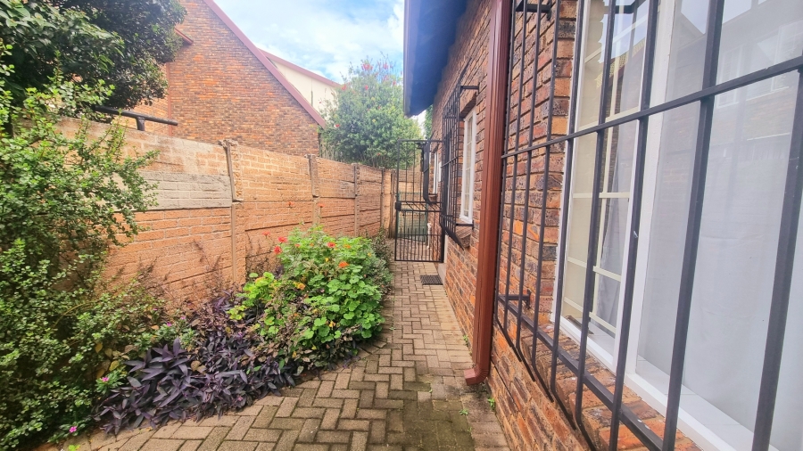 2 Bedroom Property for Sale in Noordwyk Gauteng