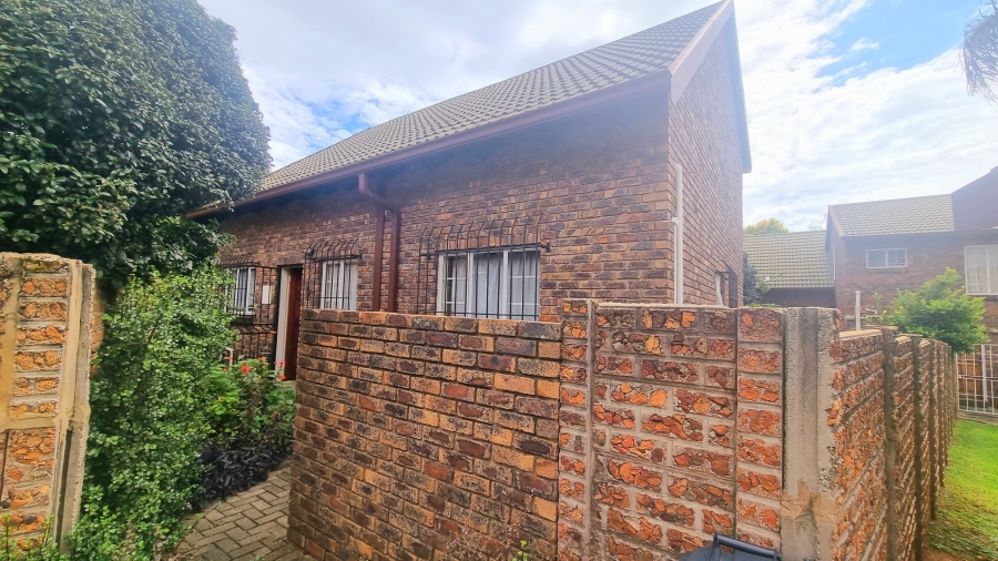 2 Bedroom Property for Sale in Noordwyk Gauteng