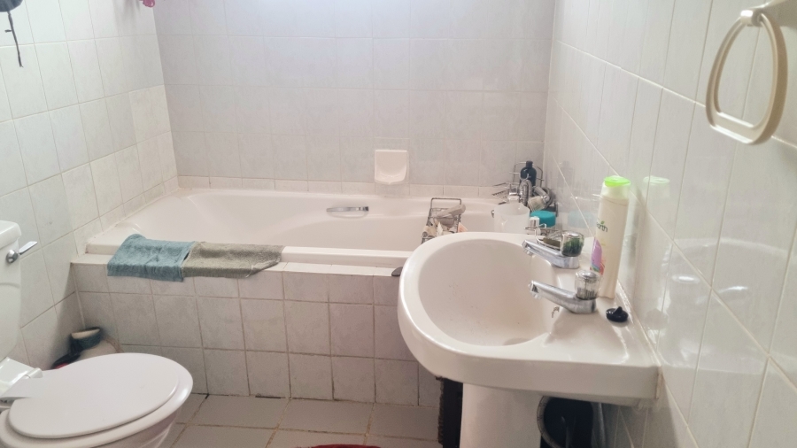 2 Bedroom Property for Sale in Noordwyk Gauteng