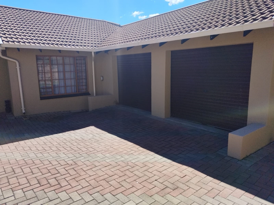 To Let 4 Bedroom Property for Rent in Noordwyk Gauteng