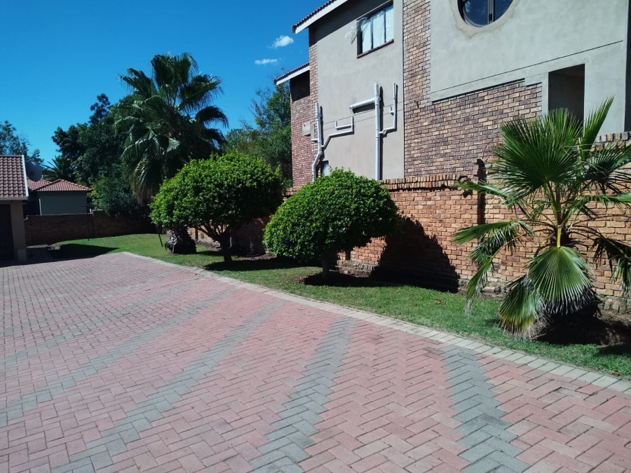 To Let 4 Bedroom Property for Rent in Noordwyk Gauteng