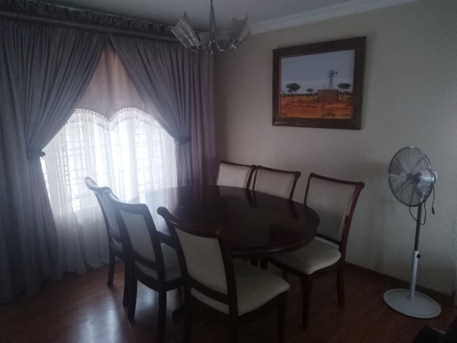 To Let 4 Bedroom Property for Rent in Noordwyk Gauteng