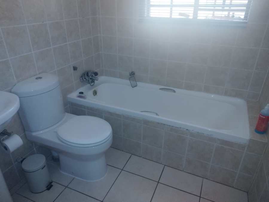 To Let 4 Bedroom Property for Rent in Noordwyk Gauteng