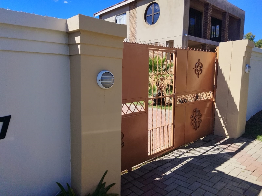 To Let 4 Bedroom Property for Rent in Noordwyk Gauteng