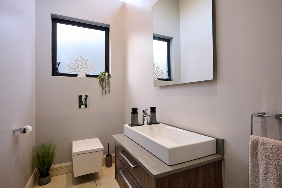 4 Bedroom Property for Sale in Waterfall Country Village Gauteng