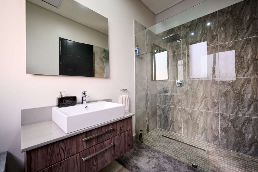 4 Bedroom Property for Sale in Waterfall Country Village Gauteng