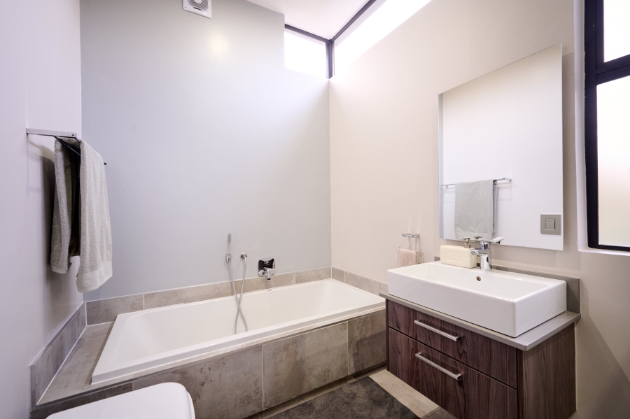 4 Bedroom Property for Sale in Waterfall Country Village Gauteng