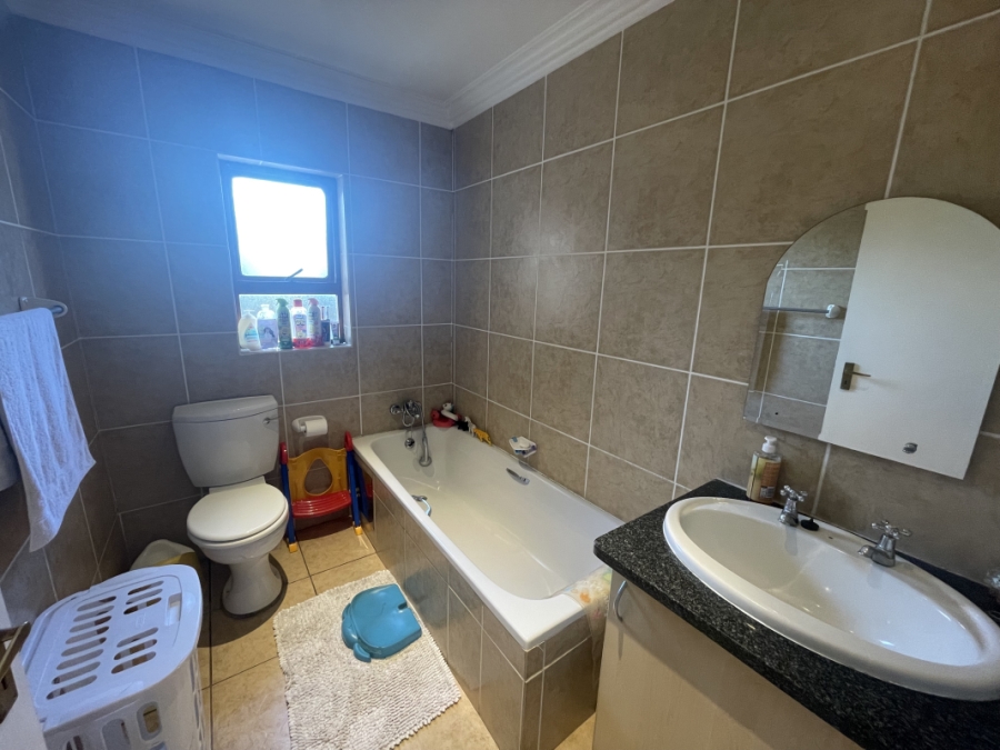 3 Bedroom Property for Sale in Greenstone Hill Gauteng