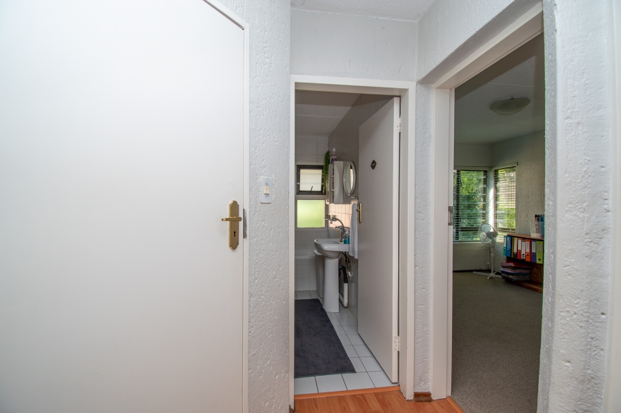 To Let 2 Bedroom Property for Rent in Bryanston Gauteng