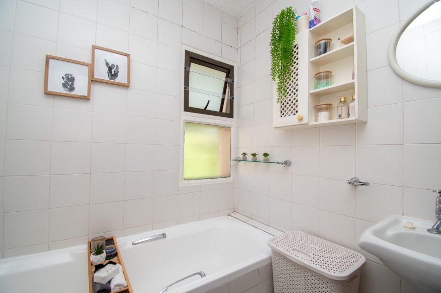 To Let 2 Bedroom Property for Rent in Bryanston Gauteng