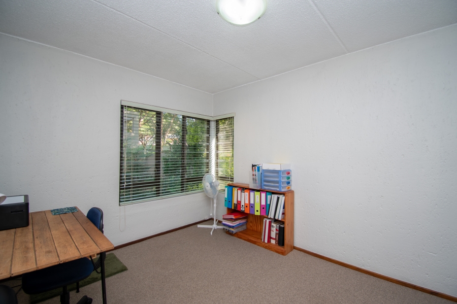 To Let 2 Bedroom Property for Rent in Bryanston Gauteng