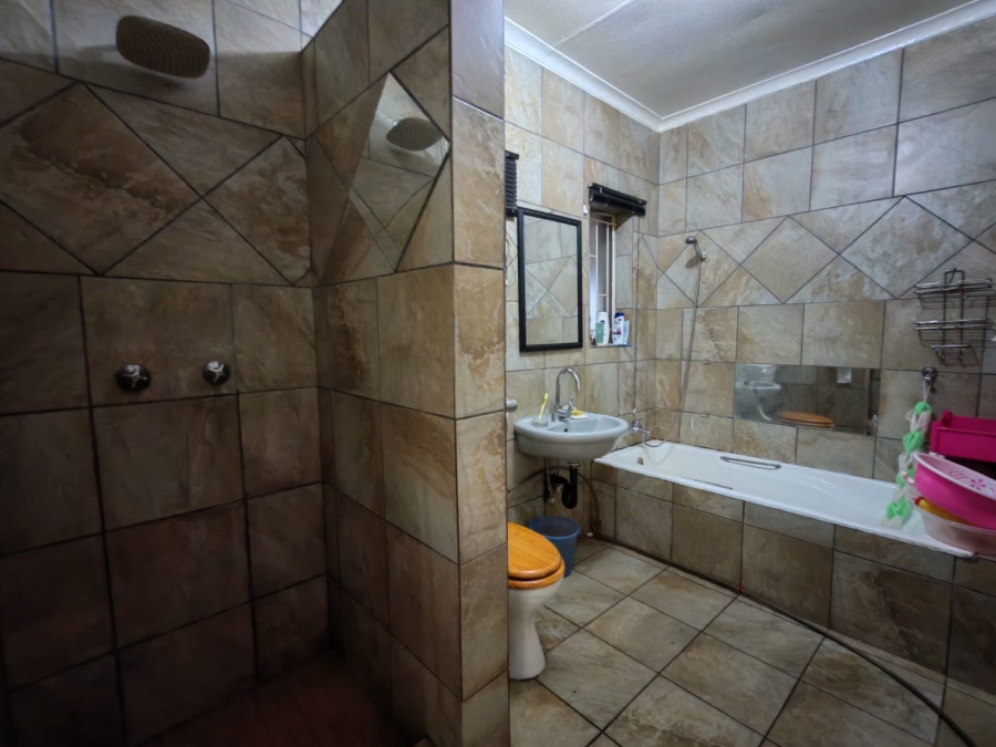 4 Bedroom Property for Sale in Falcon Ridge Gauteng