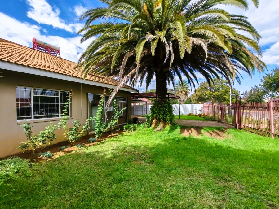 4 Bedroom Property for Sale in Falcon Ridge Gauteng