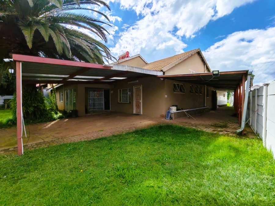 4 Bedroom Property for Sale in Falcon Ridge Gauteng