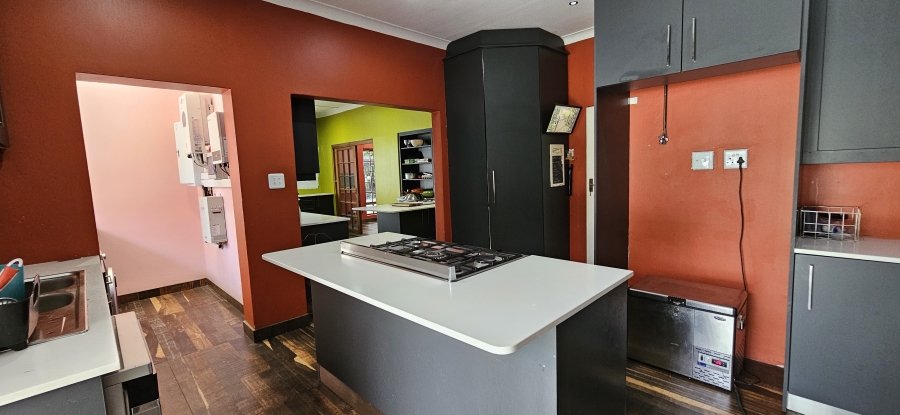 5 Bedroom Property for Sale in Three Rivers Proper Gauteng