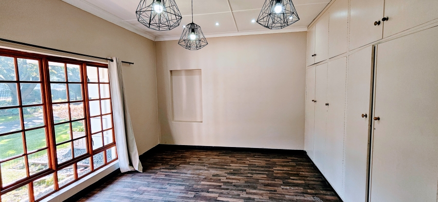 5 Bedroom Property for Sale in Three Rivers Proper Gauteng