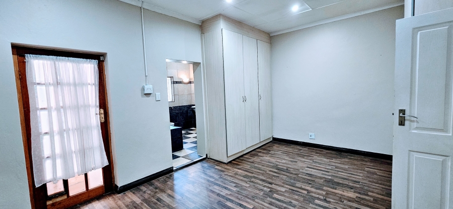 5 Bedroom Property for Sale in Three Rivers Proper Gauteng