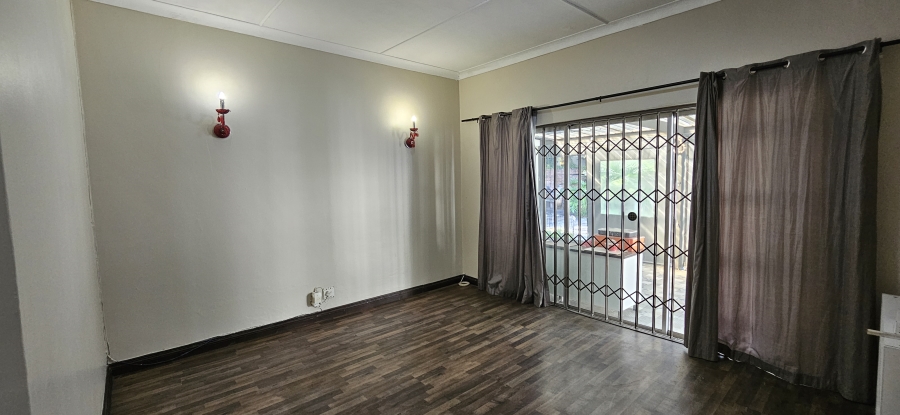 5 Bedroom Property for Sale in Three Rivers Proper Gauteng