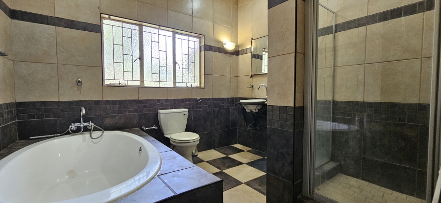 5 Bedroom Property for Sale in Three Rivers Proper Gauteng