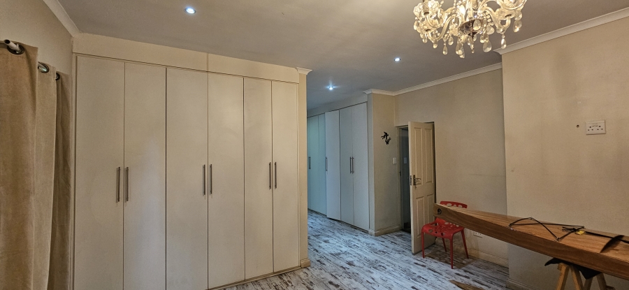 5 Bedroom Property for Sale in Three Rivers Proper Gauteng