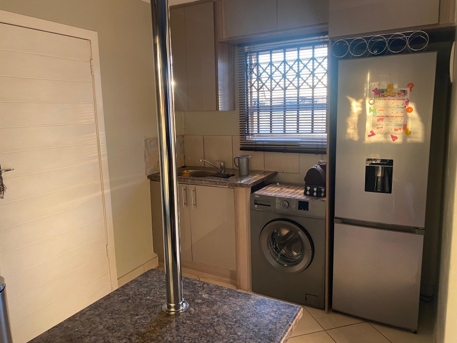 2 Bedroom Property for Sale in Glenway Estate Gauteng