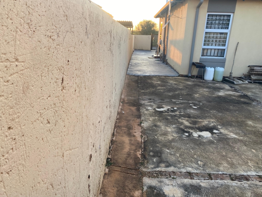 2 Bedroom Property for Sale in Glenway Estate Gauteng
