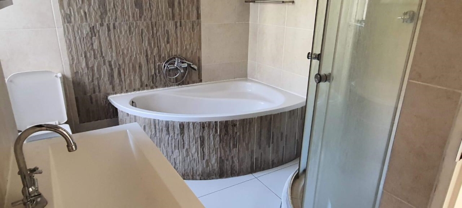 To Let 1 Bedroom Property for Rent in Greenstone Hill Gauteng