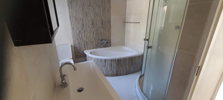 To Let 1 Bedroom Property for Rent in Greenstone Hill Gauteng