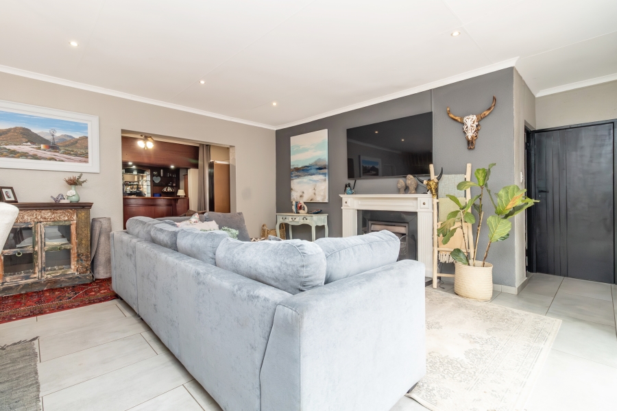 4 Bedroom Property for Sale in Magaliessig Gauteng