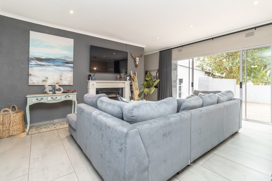 4 Bedroom Property for Sale in Magaliessig Gauteng