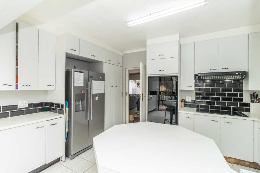 4 Bedroom Property for Sale in Magaliessig Gauteng