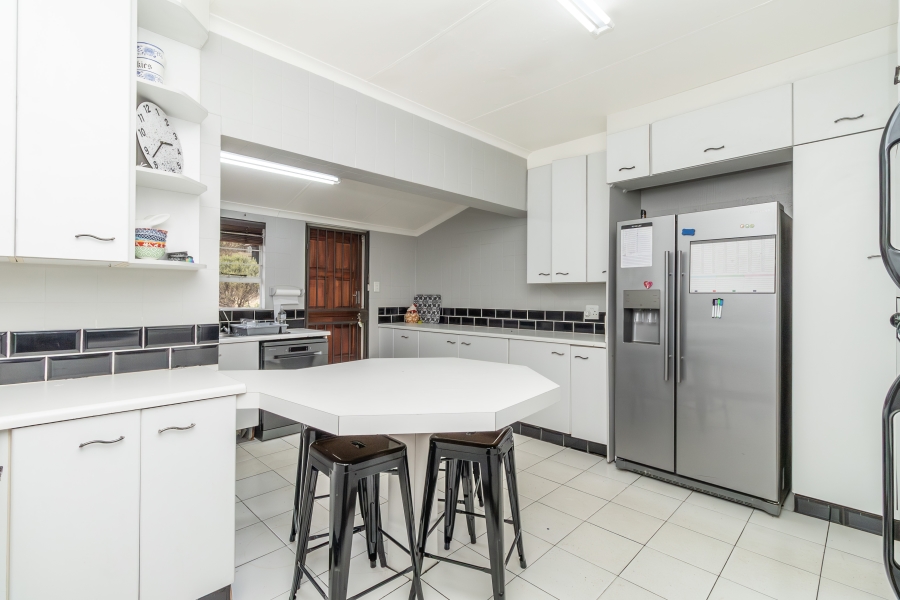 4 Bedroom Property for Sale in Magaliessig Gauteng