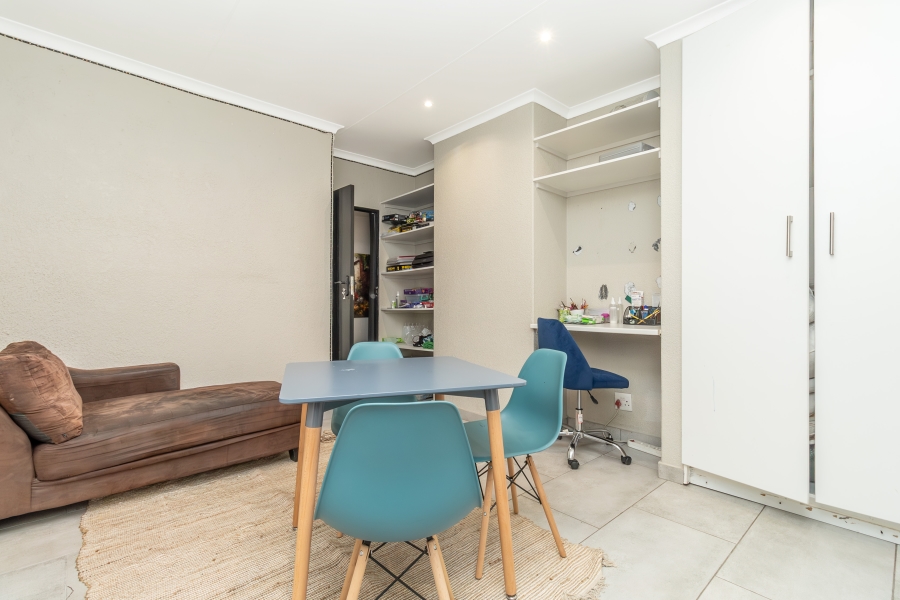 4 Bedroom Property for Sale in Magaliessig Gauteng